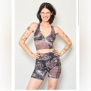 NWOT Fashion Brand Company Forest Camo Pocket Yoga Shorts size medium M